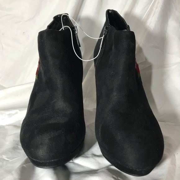 IMPO Black Fuax Suade Floral Embroidered Bootie NWOT - Picture 6 of 10